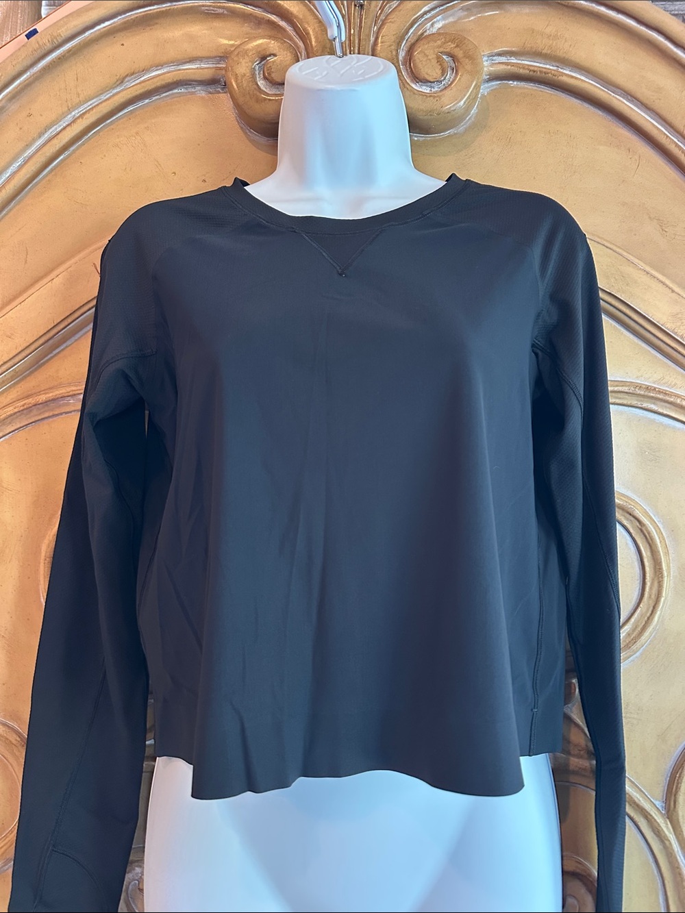 Lululemon Black Long-Sleeve Crewneck Shirt